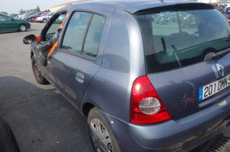 Attache ceinture arriere gauche RENAULT CLIO 2