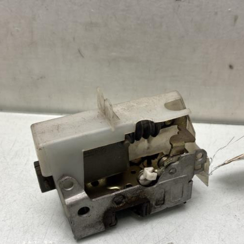 Serrure arriere droit RENAULT CLIO 2 Photo n°4