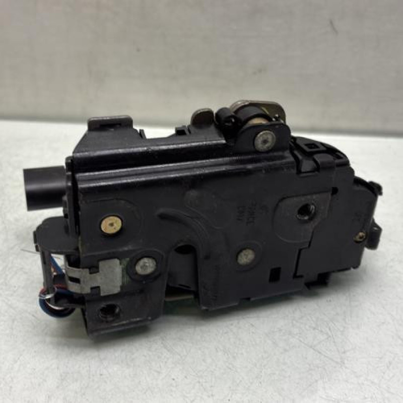 Serrure arriere gauche VOLKSWAGEN GOLF 4 Photo n°1