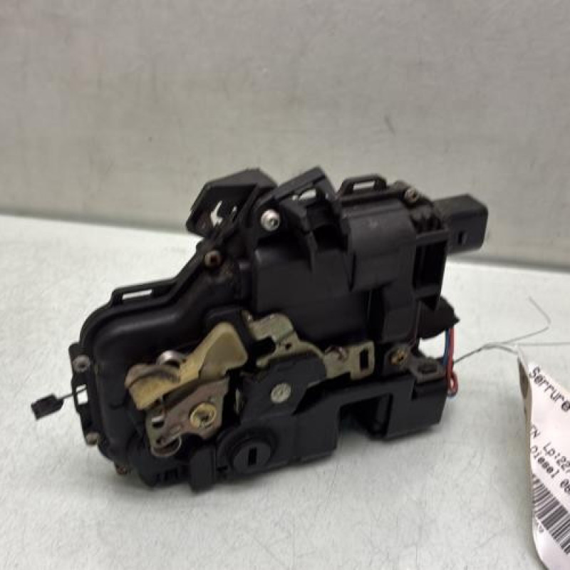 Serrure arriere gauche VOLKSWAGEN GOLF 4 Photo n°3