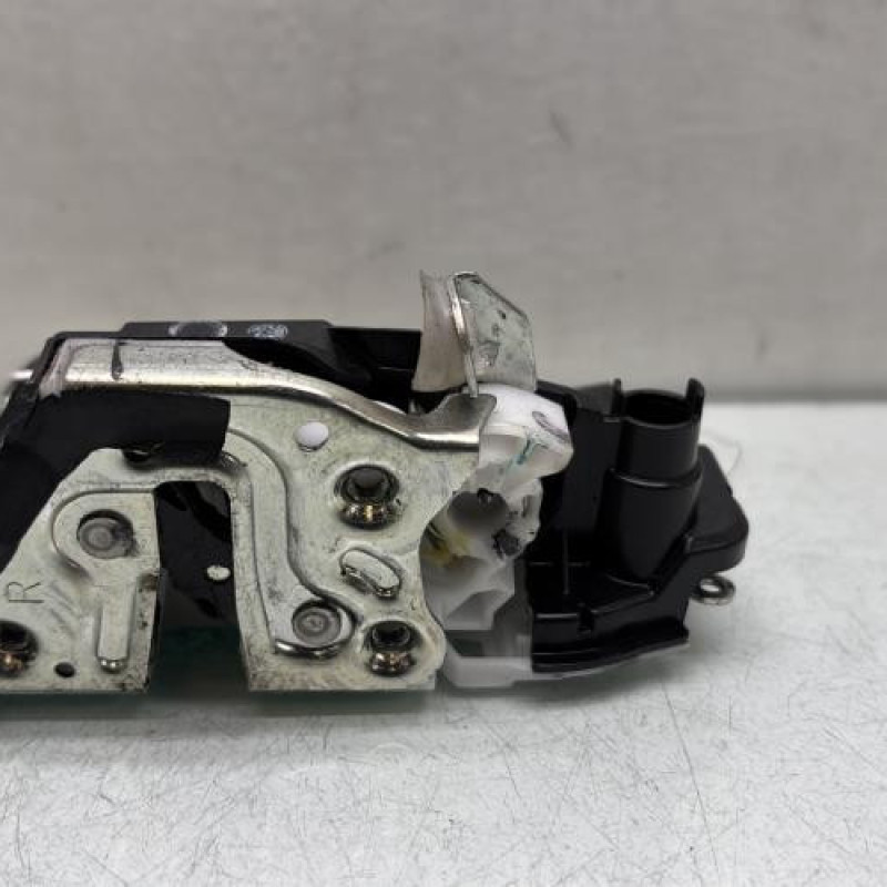 Serrure avant droit SUZUKI BALENO 2 Photo n°1