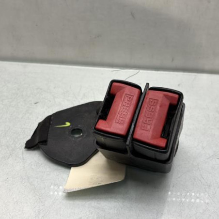 Attache ceinture arriere droit RENAULT CLIO 2 CAMPUS Photo n°1