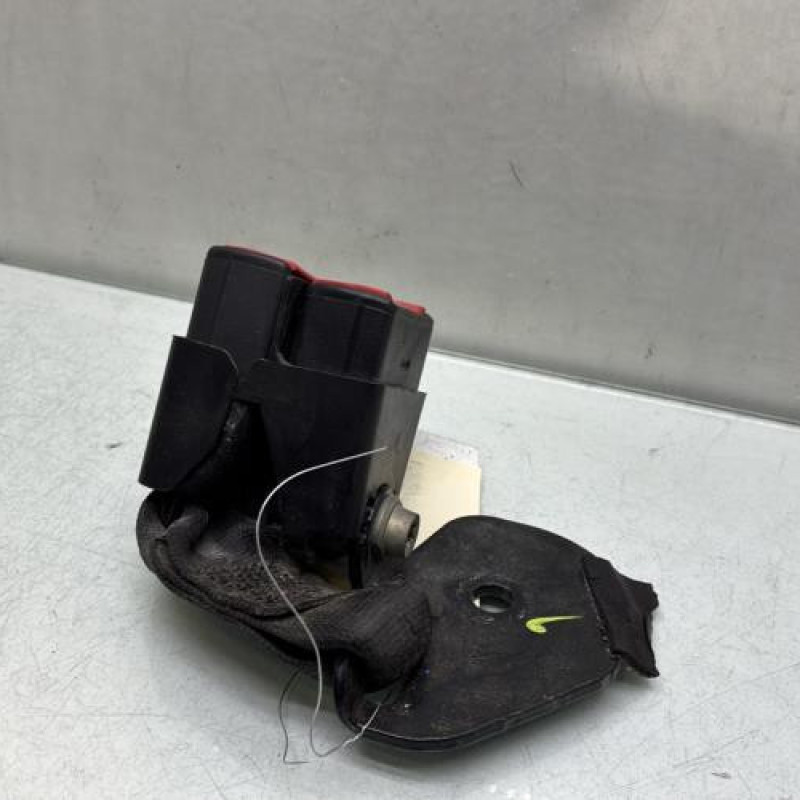 Attache ceinture arriere droit RENAULT CLIO 2 CAMPUS Photo n°2