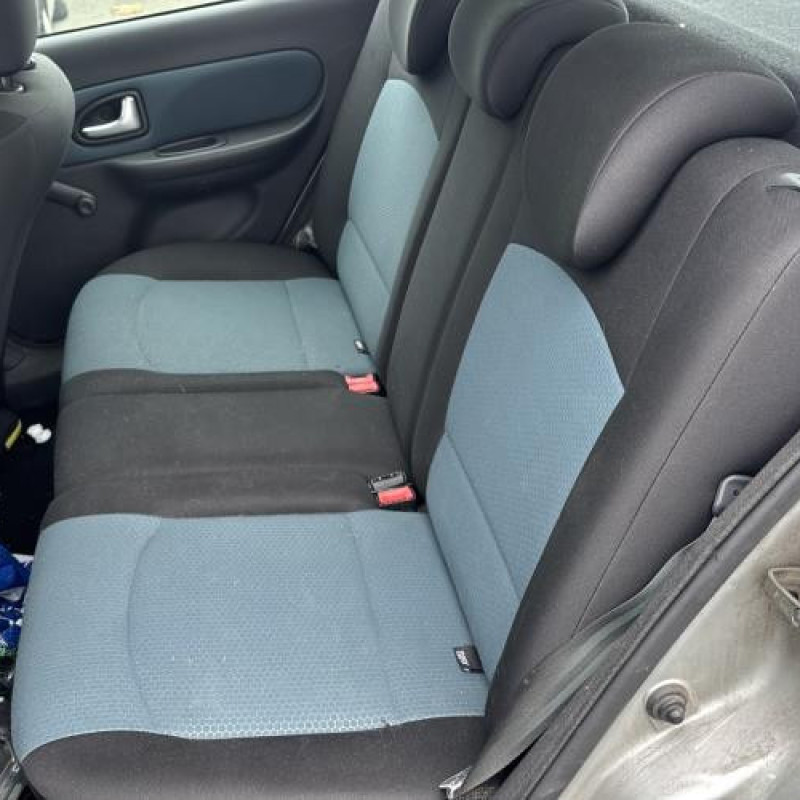 Attache ceinture arriere droit RENAULT CLIO 2 CAMPUS Photo n°15