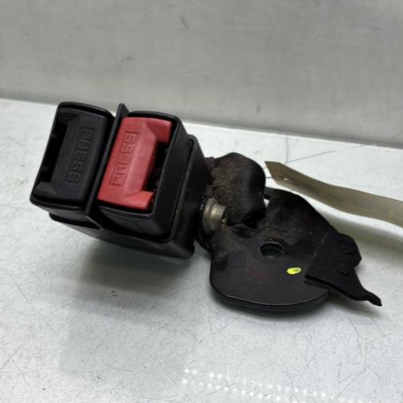 Attache ceinture arriere gauche RENAULT CLIO 2 CAMPUS Photo n°1