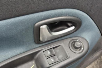 Attache ceinture arriere gauche RENAULT CLIO 2 CAMPUS