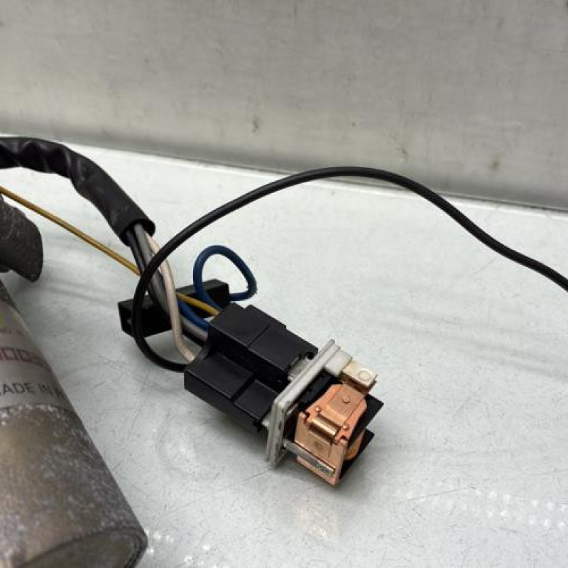 Moteur essuie glace arriere PEUGEOT 205 Photo n°3