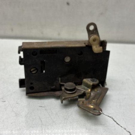 Serrure avant droit PEUGEOT 205