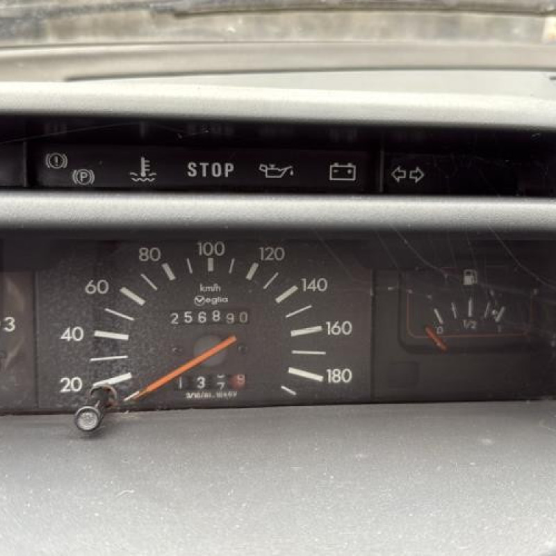 Serrure avant droit PEUGEOT 205 Photo n°9