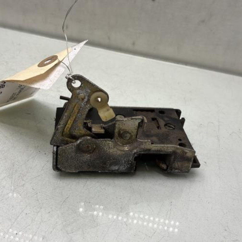 Serrure avant gauche PEUGEOT 205 Photo n°3