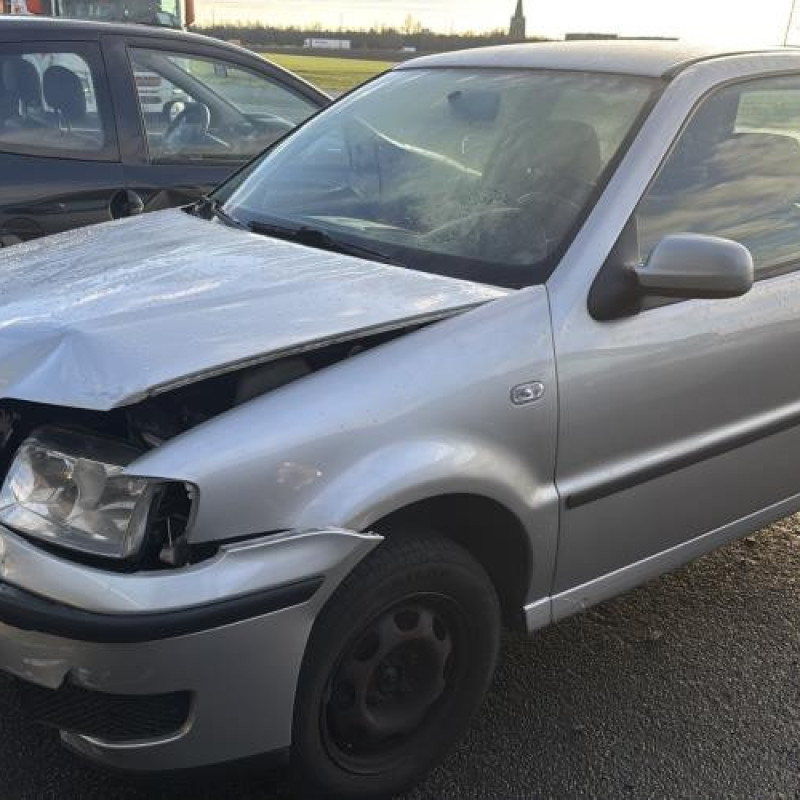 Moteur essuie glace arriere VOLKSWAGEN POLO 3 Photo n°4