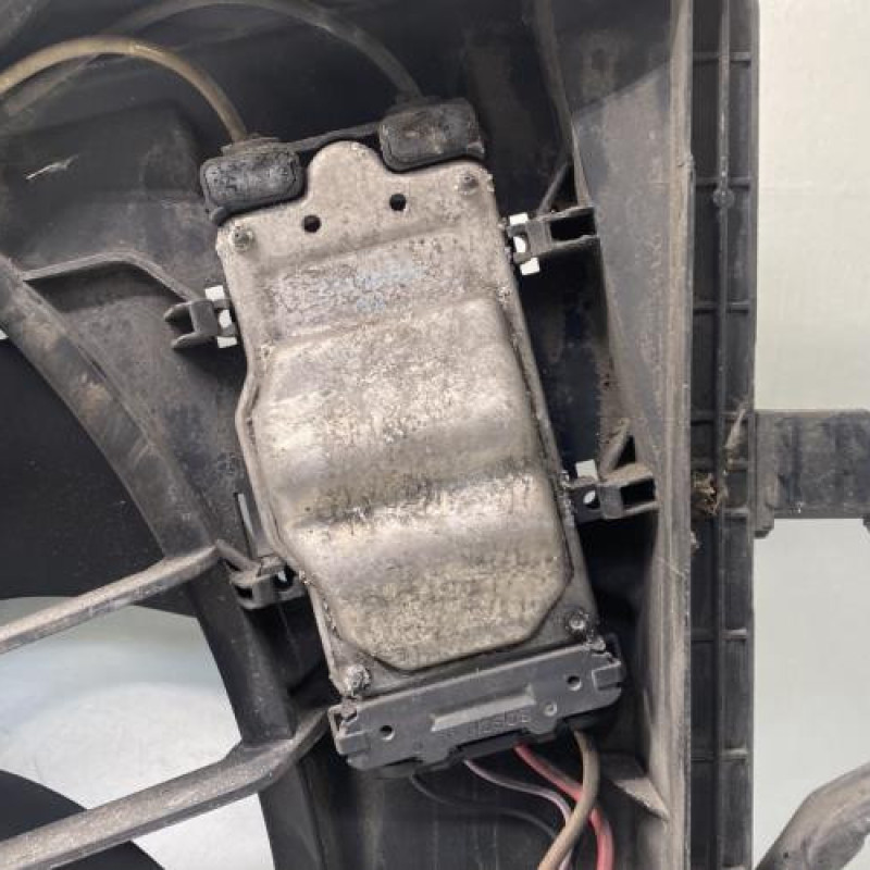 Moto ventilateur radiateur MERCEDES CLASSE C 204 Photo n°2