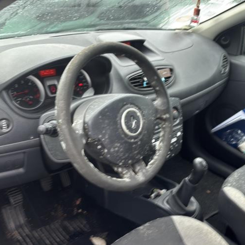 Attache ceinture arriere gauche RENAULT CLIO 3 Photo n°20