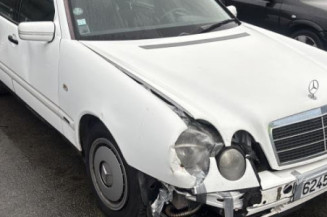 Retroviseur gauche MERCEDES CLASSE E 210