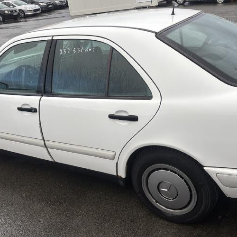 Retroviseur gauche MERCEDES CLASSE E 210 Photo n°10