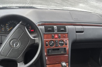 Retroviseur gauche MERCEDES CLASSE E 210