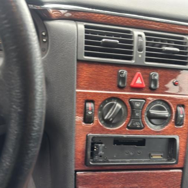 Retroviseur gauche MERCEDES CLASSE E 210 Photo n°17