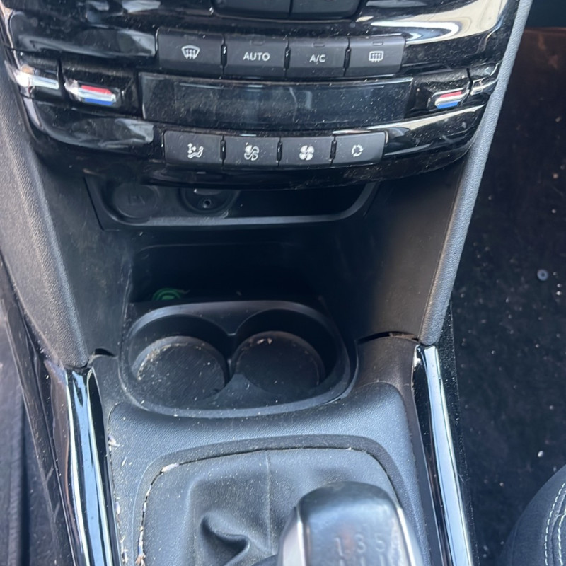 PEUGEOT 2008 1 PHASE 1 1.2 PURETECH - 12V TURBO Photo n°9