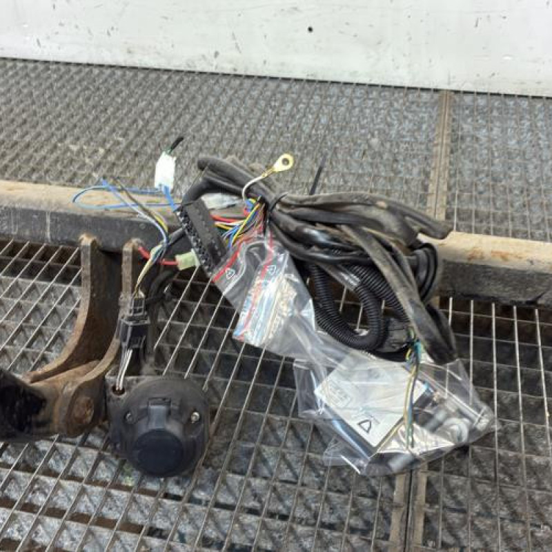 Attelage (boule de remorquage) RENAULT MEGANE 4 Photo n°4