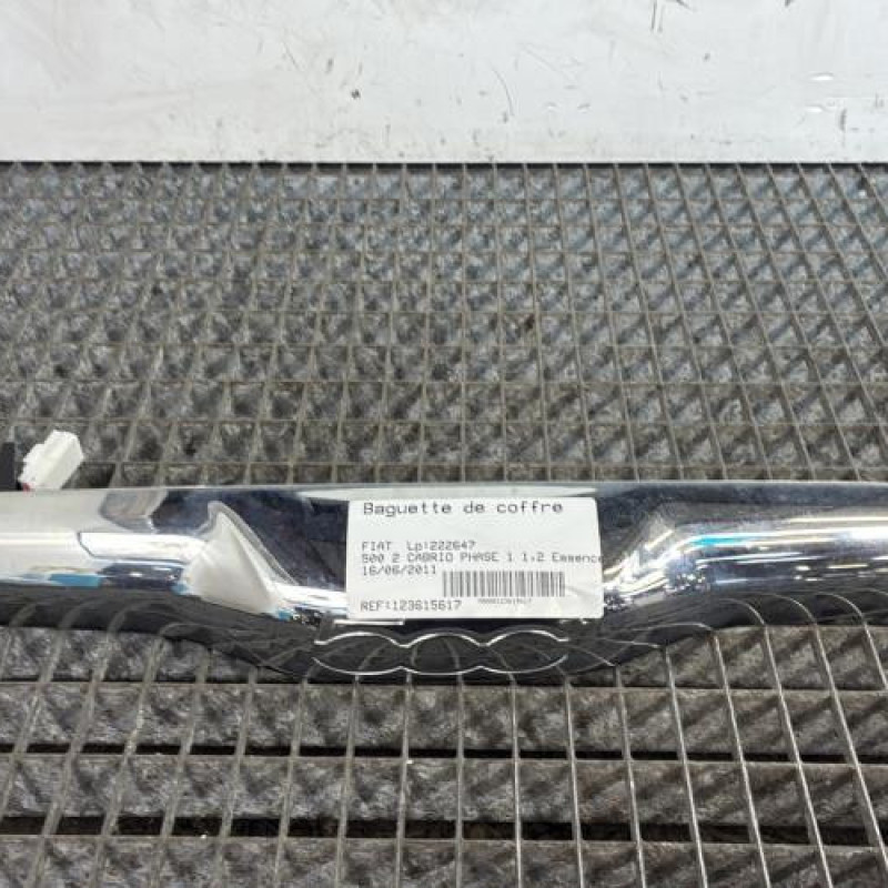 Baguette de coffre FIAT 500 2 Photo n°1