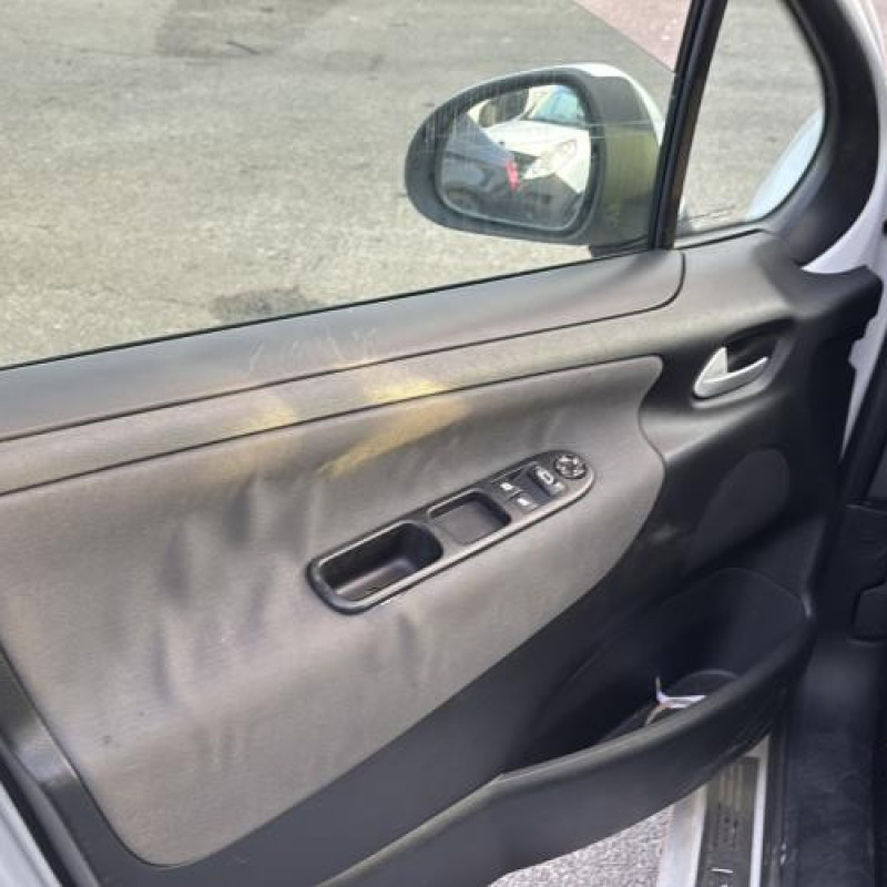 Reservoir essence PEUGEOT 207 Photo n°10