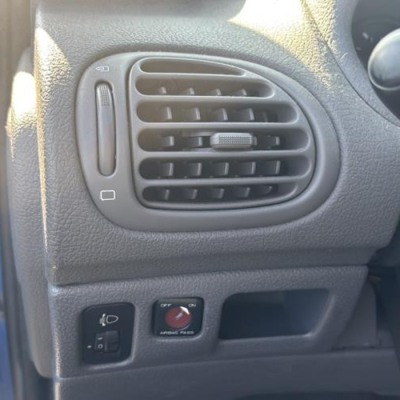 Poignee interieur avant droit PEUGEOT 206 Photo n°14