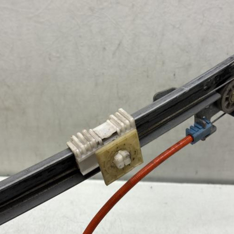 Leve vitre electrique avant droit PEUGEOT 106 Photo n°3