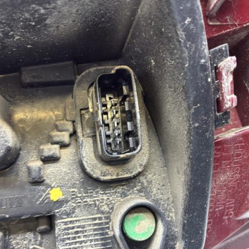 Feu arriere principal gauche (feux) RENAULT CLIO 3 Photo n°3