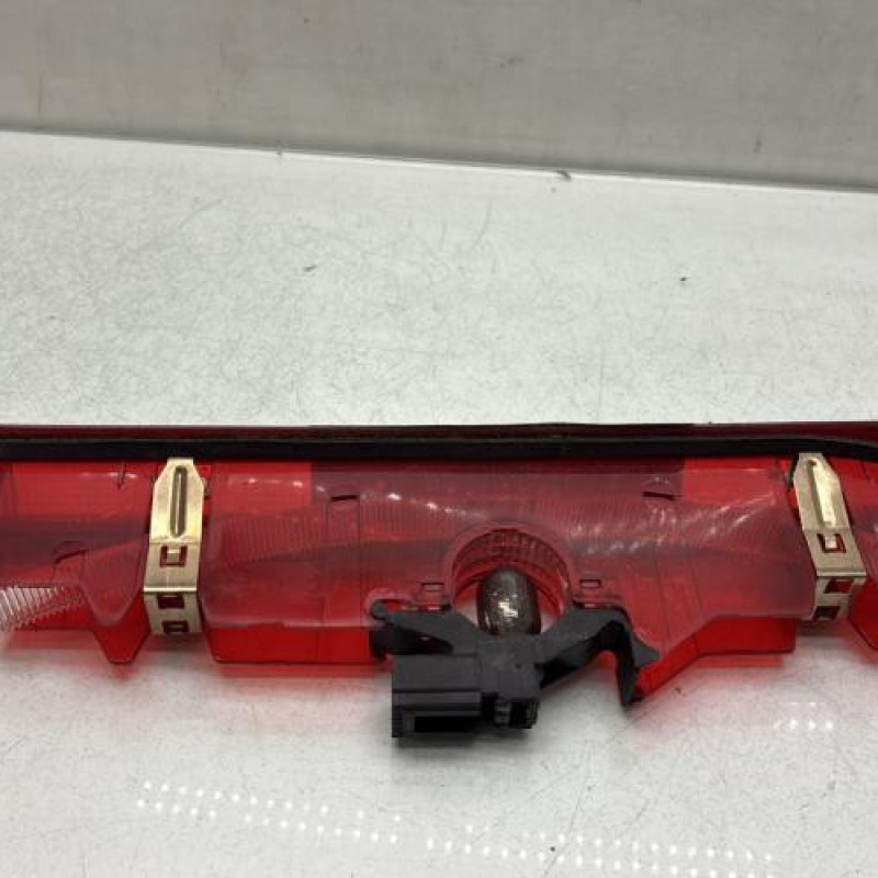 Feu arriere stop central RENAULT CLIO 3 Photo n°2