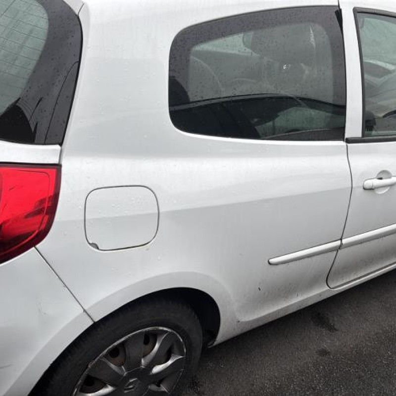 Feu arriere stop central RENAULT CLIO 3 Photo n°16