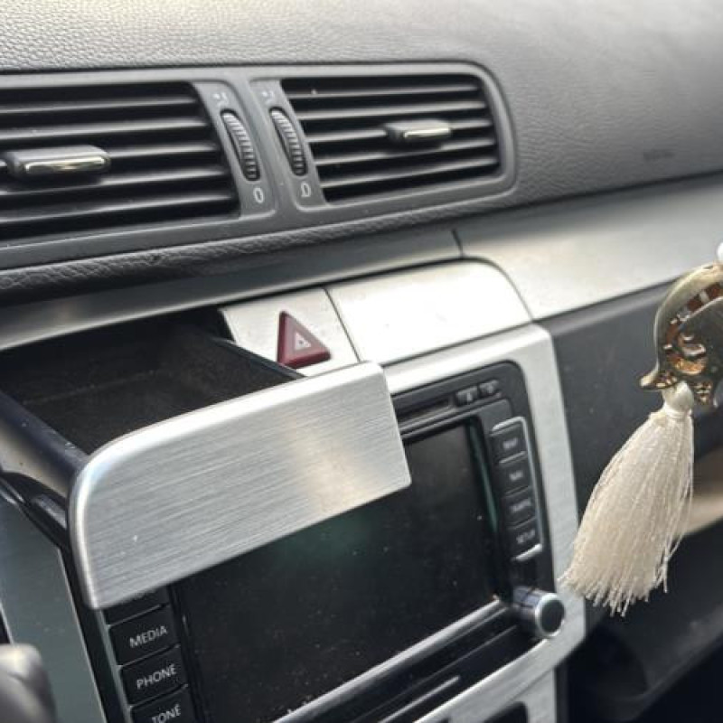 Calandre VOLKSWAGEN PASSAT 5 Photo n°20