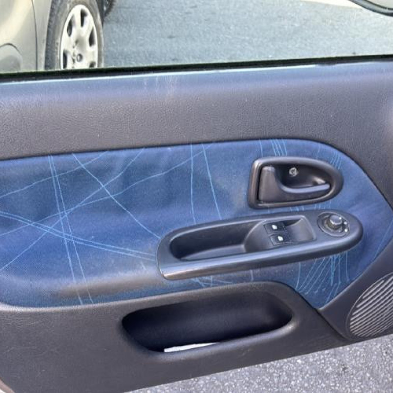 Charniere de capot RENAULT CLIO 2 Photo n°14