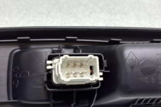Interrupteur de leve vitre avant droit RENAULT CLIO 2