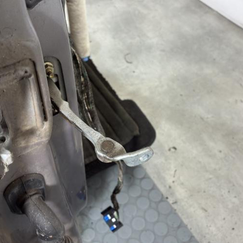 Porte avant droit RENAULT CLIO 2 Photo n°4