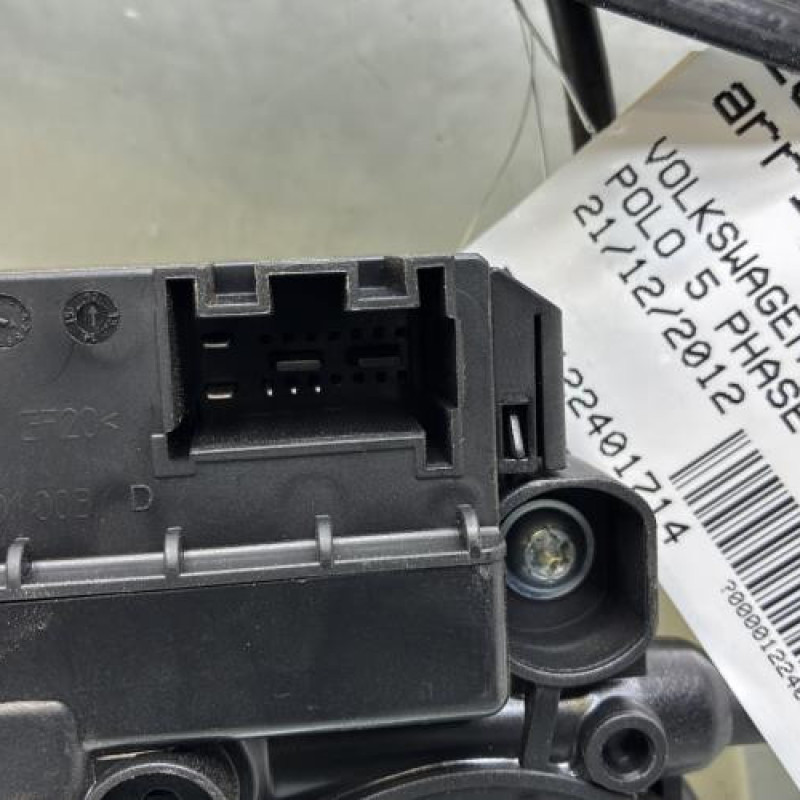 Leve vitre electrique arriere droit VOLKSWAGEN POLO 5 Photo n°4