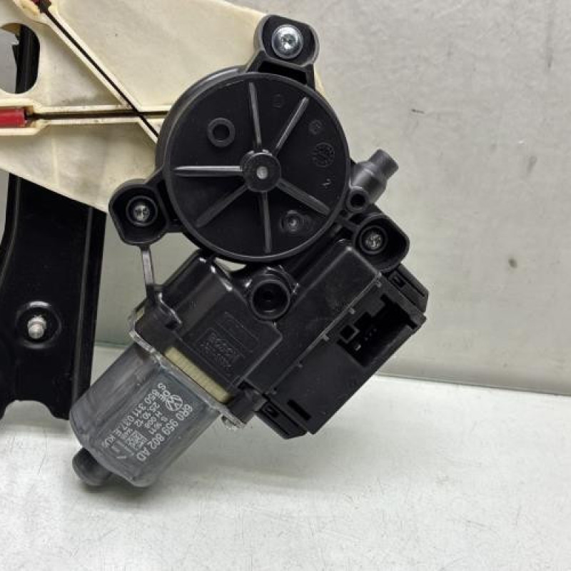 Leve vitre electrique avant droit VOLKSWAGEN POLO 5 Photo n°7