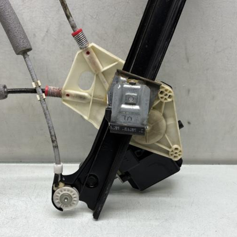 Leve vitre electrique avant gauche VOLKSWAGEN POLO 5 Photo n°2