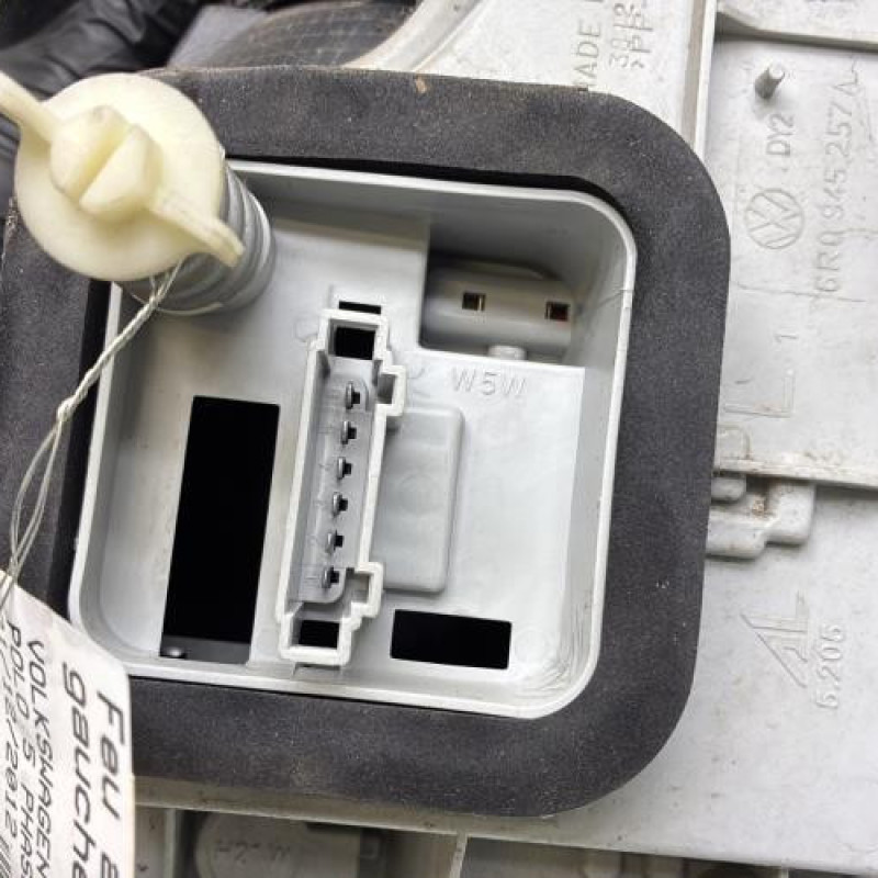 Feu arriere principal gauche (feux) VOLKSWAGEN POLO 5 Photo n°3