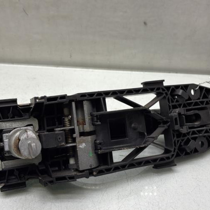 Poignee porte avant gauche VOLKSWAGEN POLO 5 Photo n°4