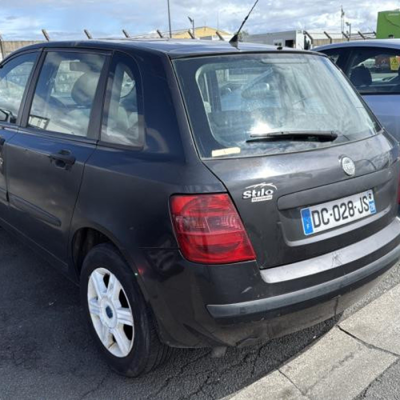 Feu arriere stop central FIAT STILO Photo n°7