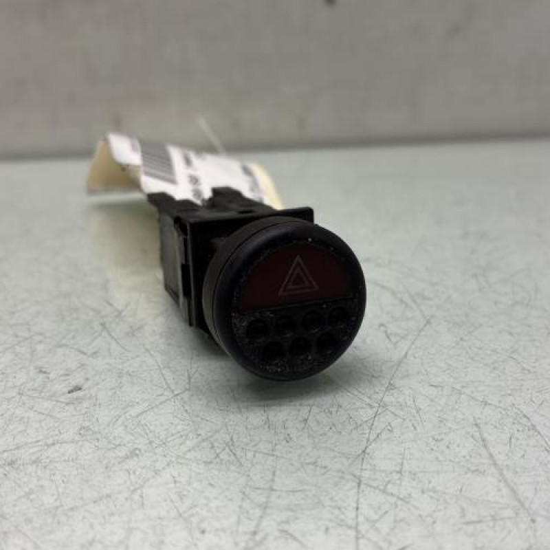 Bouton de warning PEUGEOT 205 Photo n°1