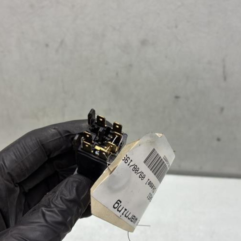 Bouton de warning PEUGEOT 205 Photo n°3