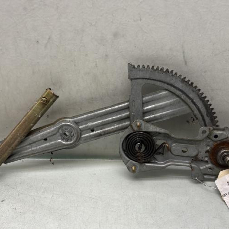 Leve vitre mecanique avant droit PEUGEOT 205 Photo n°1