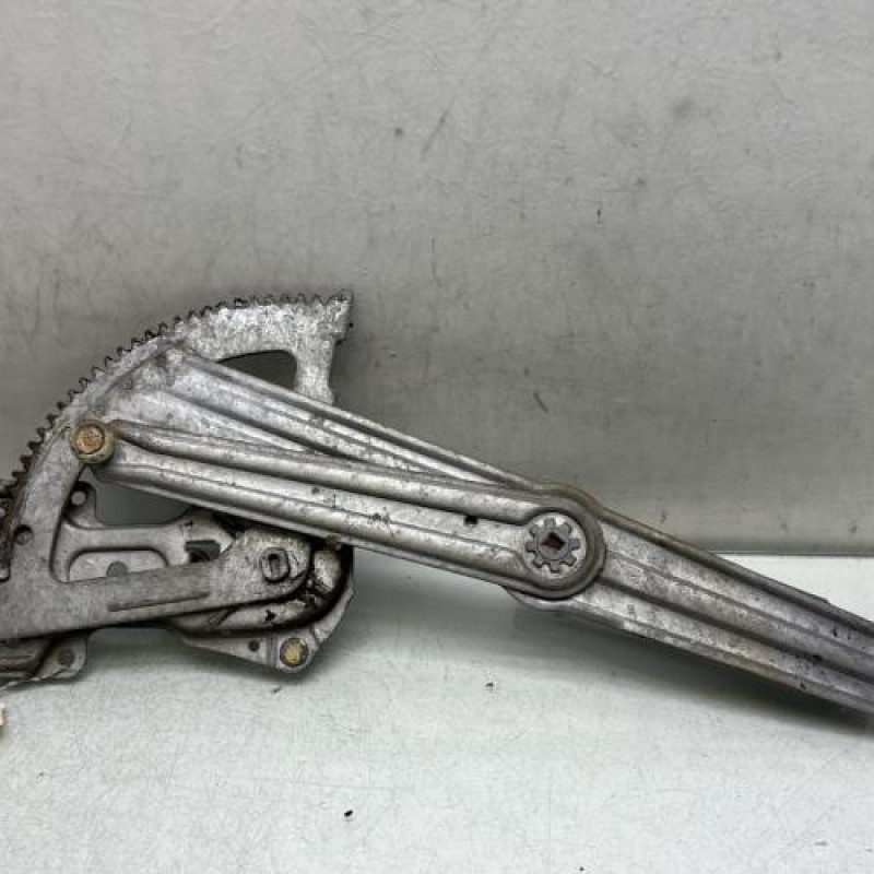 Leve vitre mecanique avant droit PEUGEOT 205 Photo n°3