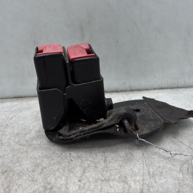 Attache ceinture arriere droit RENAULT CLIO 2 Photo n°1