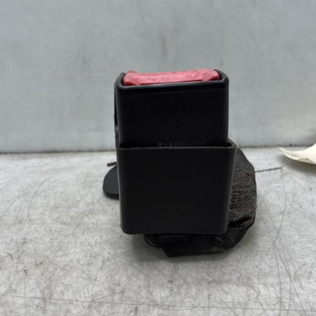 Attache ceinture arriere droit RENAULT CLIO 2