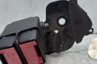 Attache ceinture arriere droit RENAULT CLIO 2