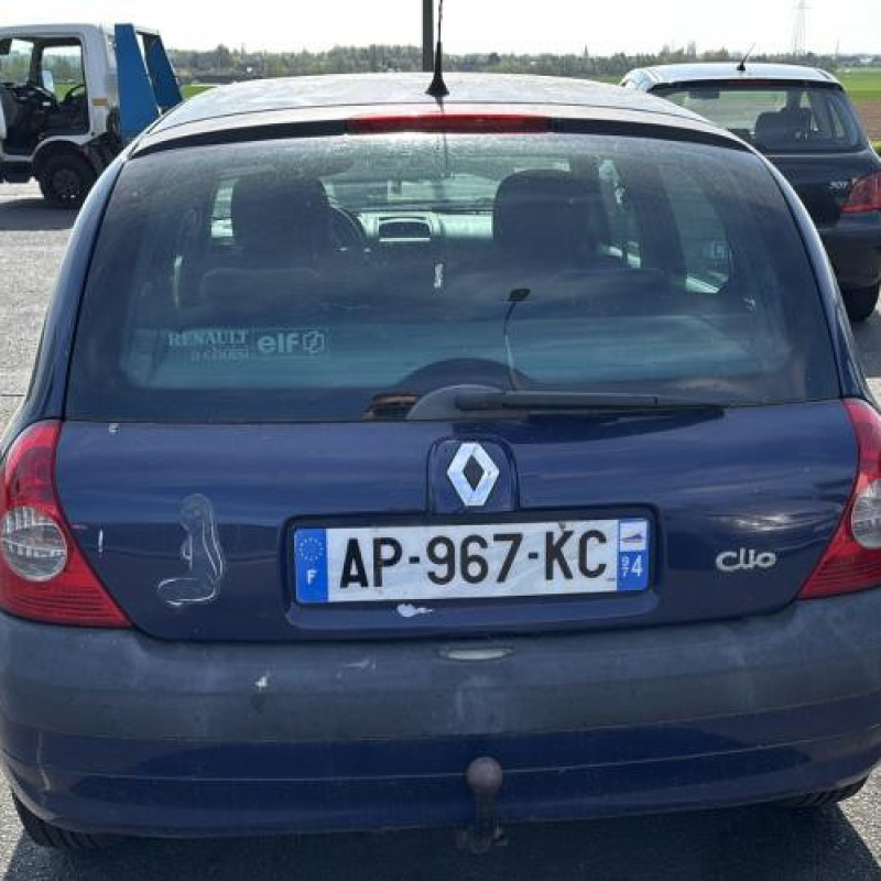 Attache ceinture arriere gauche RENAULT CLIO 2 Photo n°8