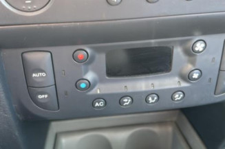 Attache ceinture arriere gauche RENAULT CLIO 2