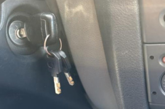 Attache ceinture arriere gauche RENAULT CLIO 2